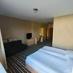 Готель Riviera