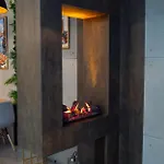 Riviera Готель