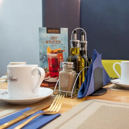 Riviera Готель